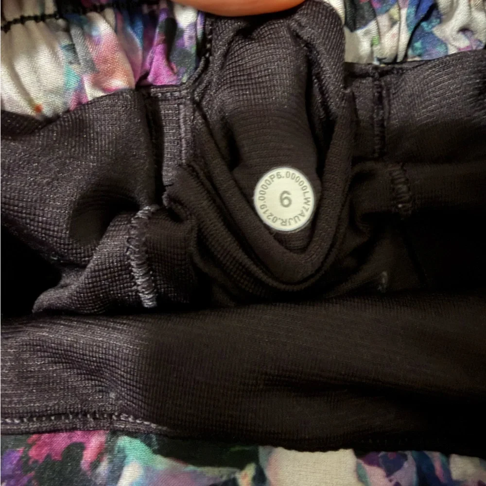 Lululemon Hotty Hot Floral Women's Shorts - Picture 2 of 3